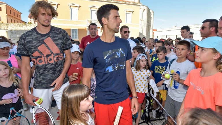 Zadar, Kroatien am 16. Juni 2020: Novak Djokovic und Alexander "Sascha" Zverev (l.) beim "Kids-Day" im Rahmen der von Djokovic ins Leben gerufenen Adria-Tour. Novak Djokovic infizierte sich im Rahmen der Tour mit dem Coronavirus.