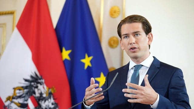 Österreichs Kanzler Sebastian Kurz (ÖVP) spricht bei einer Erklärung zum Thema "Aktuelle Lage und Ausblick auf den Herbst" im Bundeskanzleramt. Österreichs Kanzler Sebastian Kurz (ÖVP) spricht bei einer Erklärung zum Thema "Aktuelle Lage und Ausblick auf den Herbst" im Bundeskanzleramt.
