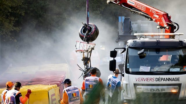 Das Wrack vom Rennwagen von Juan Manuel Correa wird 2019 geborgen.