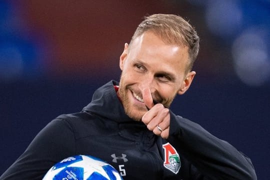 Benedikt Höwedes auf dem Spielfeld (Archivbild): Der ehemalige Nationalspieler wird Teil des Kuratoriums des Deutschen Fußballmuseum in Dortmund.