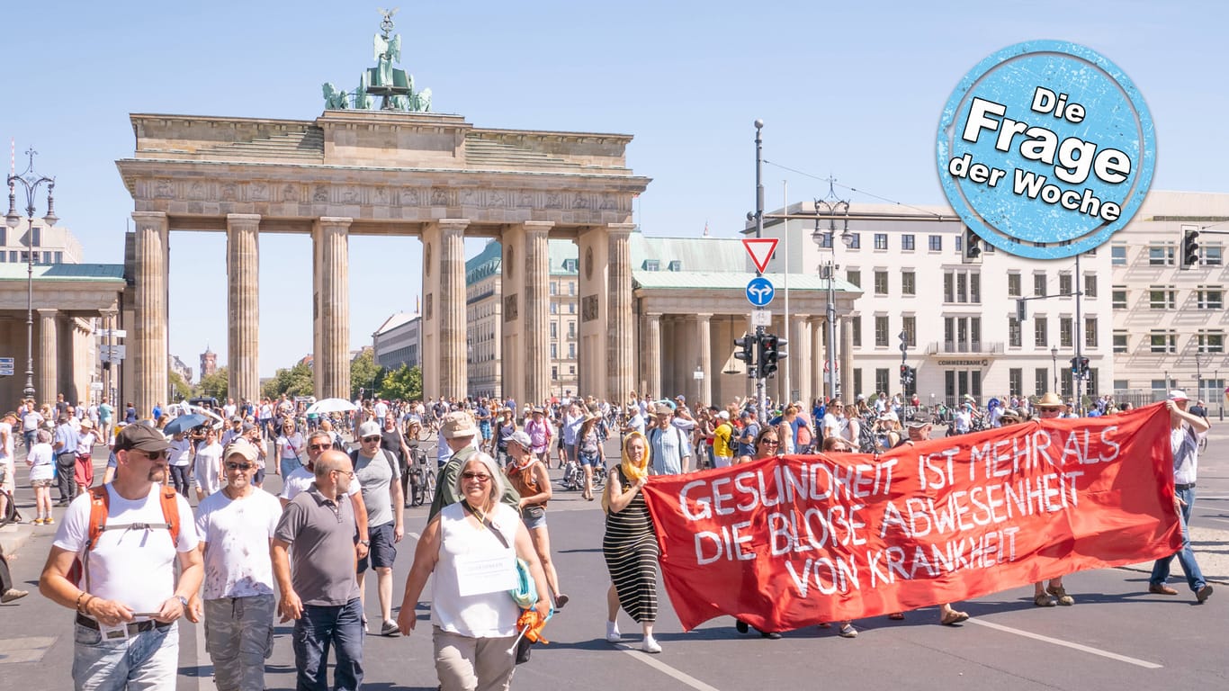 Ein Bild aus dem August 2020: Menschen auf der Großdemonstration der Initiative Querdenken gegen die Corona-Auflagen in Berlin.
