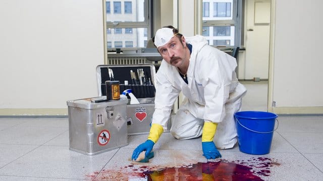 Schauspieler Bjarne Mädel 2013 bei einem Fototermin am Filmset zur Serie "Der Tatortreiniger".