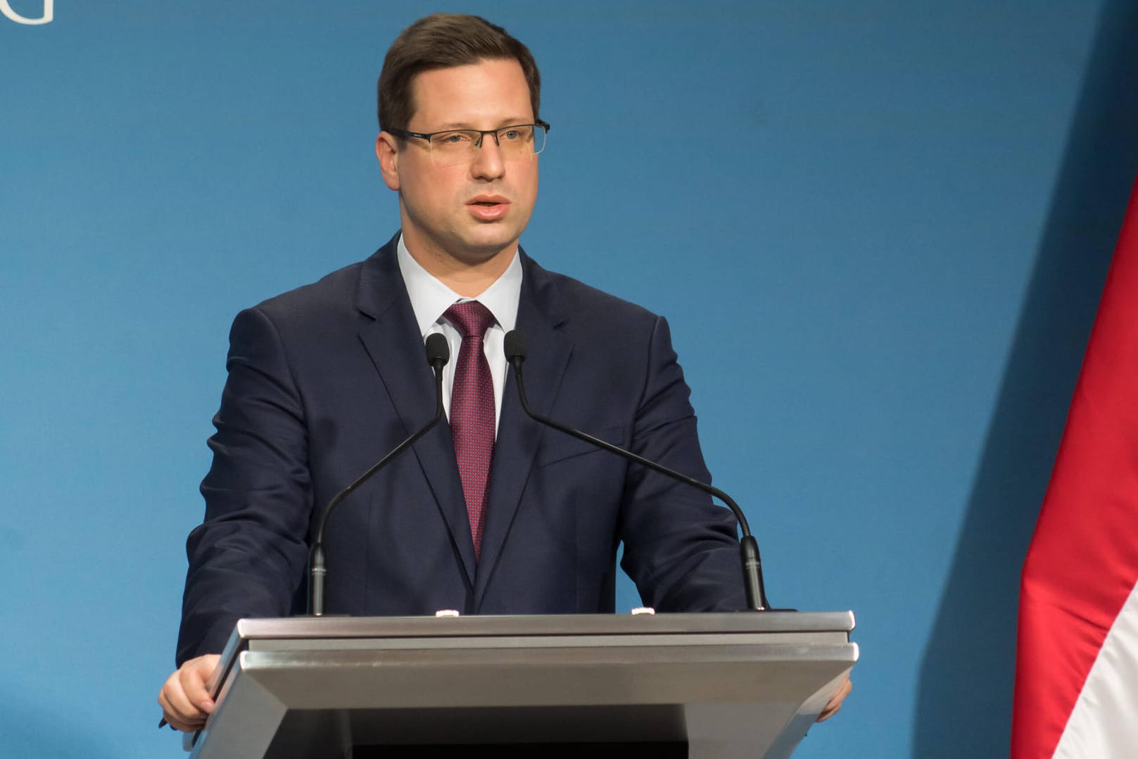 Gergely Gulyas: Der Stabschef von Ungarns Ministerpräsident Orban gab die Grenzschließung bekannt.