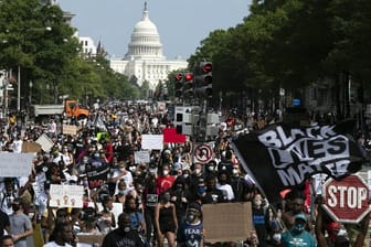 Demonstranten haben in Washington für ein Ende von Rassismus und Polizeigewalt gegen Schwarze protestiert.