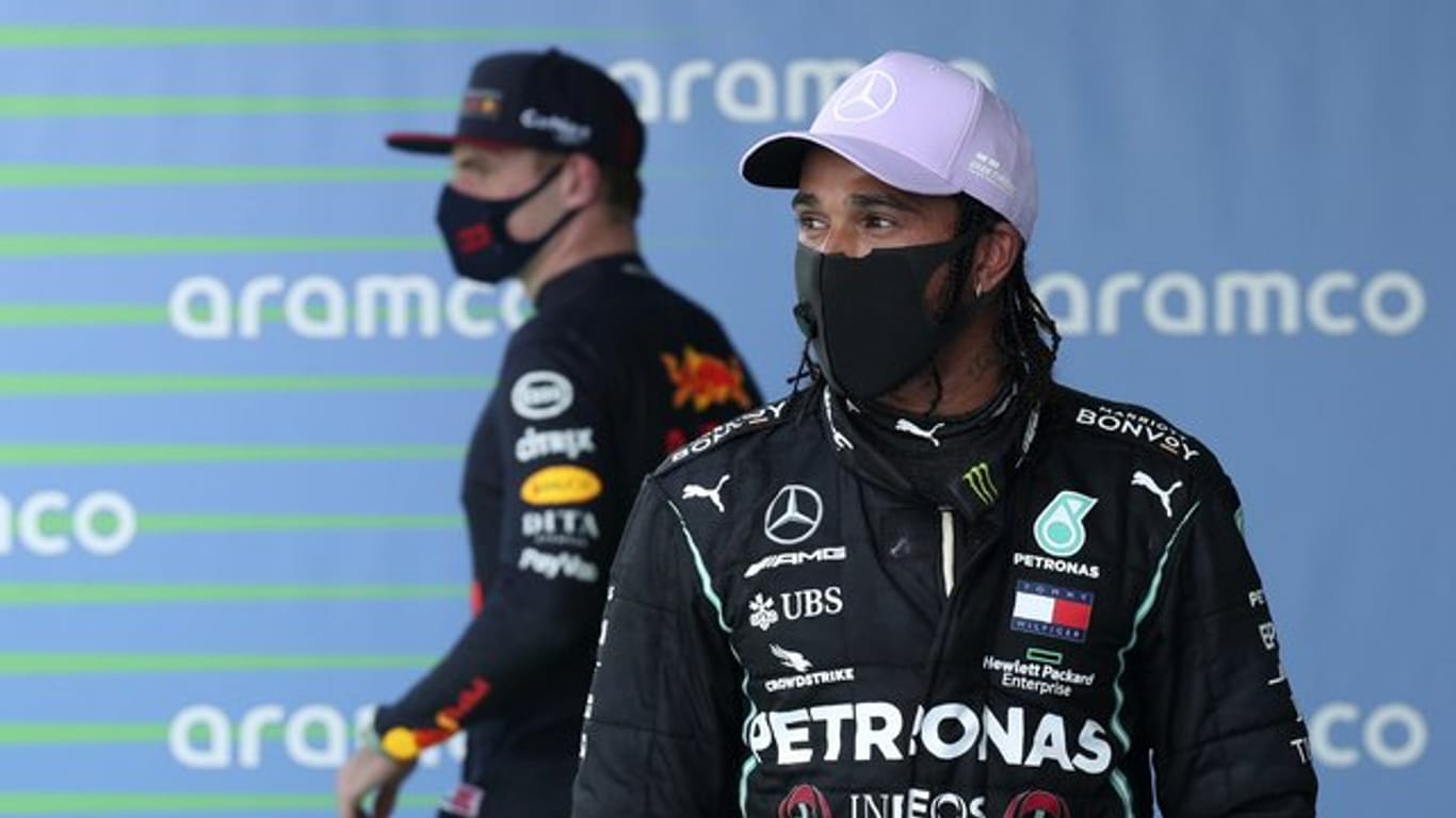 Auf der Jagd nach der Pole in Spa: Mercedes-Pilot Lewis Hamilton (r) und Red-Bull-Fahrer Max Verstappen.