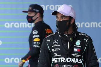 Auf der Jagd nach der Pole in Spa: Mercedes-Pilot Lewis Hamilton (r) und Red-Bull-Fahrer Max Verstappen.