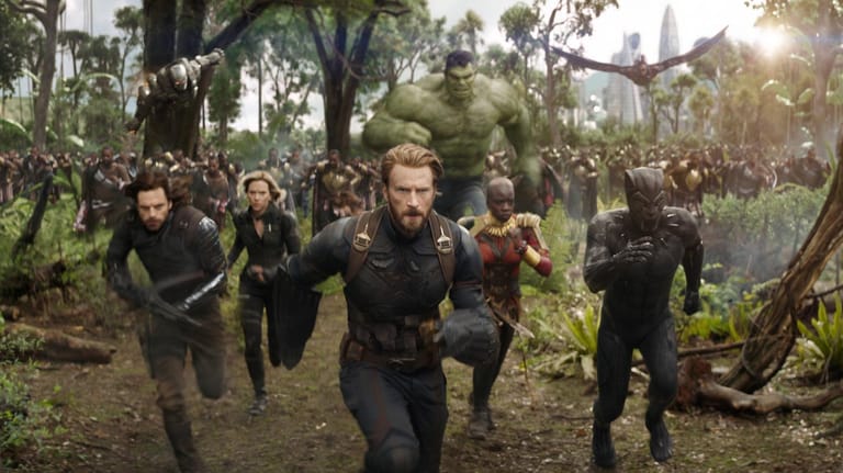 "Avengers: Infinity War": Don Cheadle, Sebastian Stan, Scarlet Johansson, Chris Evans, Mark Ruffalo, Danai Gurira, Anthony Mackie und Chadwick Boseman in ihren Rollen als Marvel-Superhelden.