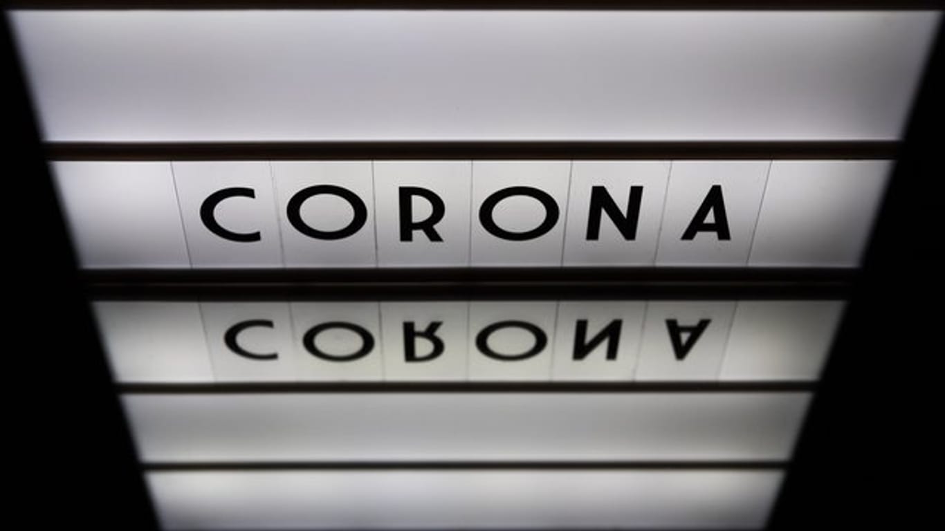 Die Zahl der Todesfälle in Deutschland im Zusammenhang mit einer Corona-Infektion liegt bei knapp 9300.