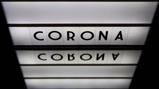 Die Zahl der Todesfälle in Deutschland im Zusammenhang mit einer Corona-Infektion liegt bei knapp 9300. Die Zahl der Todesfälle in Deutschland im Zusammenhang mit einer Corona-Infektion liegt bei knapp 9300.