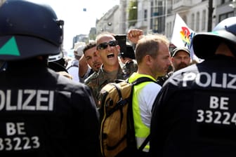 Corona-Gegner in Berlin: Die Polizei hat die Demonstration aufgelöst.