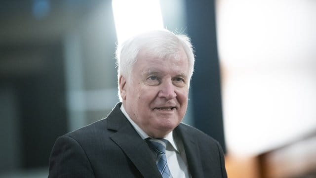 Macht sich für ein Ende der Geisterspiele stark: Bundesinnenminister Horst Seehofer. Macht sich für ein Ende der Geisterspiele stark: Bundesinnenminister Horst Seehofer.