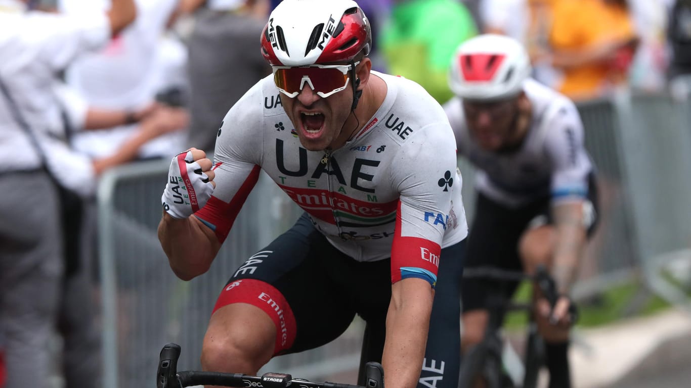 Alexander Kristoff nach seinem erfolgreichen Zielsprint: Der Norweger feiert den Sieg der ersten Etappe.