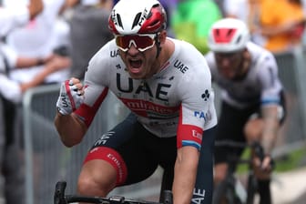Alexander Kristoff nach seinem erfolgreichen Zielsprint: Der Norweger feiert den Sieg der ersten Etappe.
