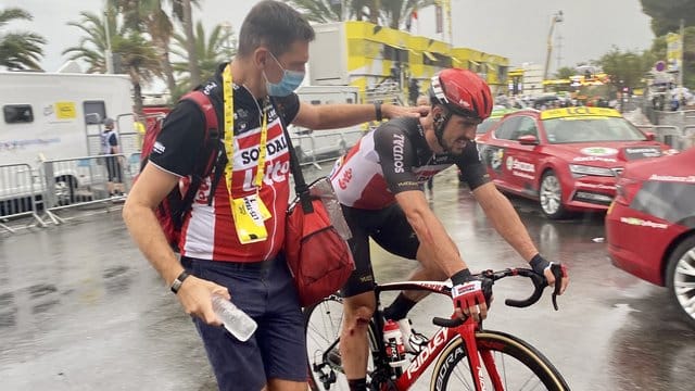 Bitter: Für John Degenkolb ist bereits nach der ersten Tour-Etappe Schluss. Bitter: Für John Degenkolb ist bereits nach der ersten Tour-Etappe Schluss.