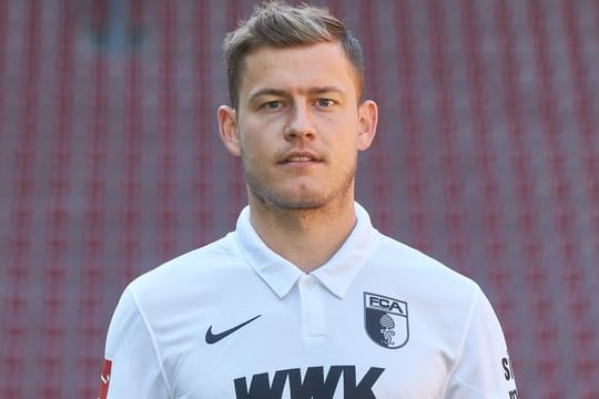 Augsburgs Alfred Finnbogason präsentiert sich drei Wochen vor Bundesliga-Start in guter Form.