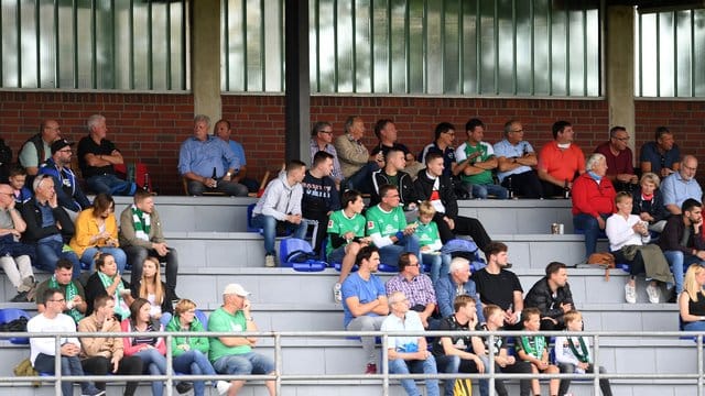 500 Zuschauer durften in Lohne ins Stadion.