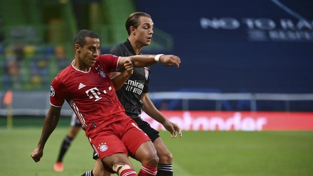 Auch der FC Liverpool ist an Bayern Münchens Thiago (l) interessiert. Auch der FC Liverpool ist an Bayern Münchens Thiago (l) interessiert.