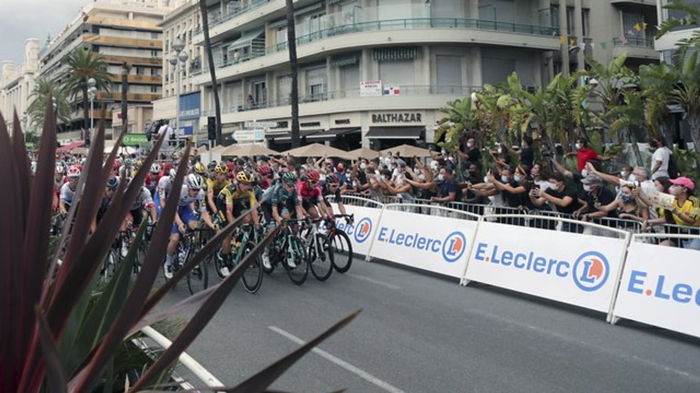 Die Tour de France 2020 versucht Abstand zu halten.