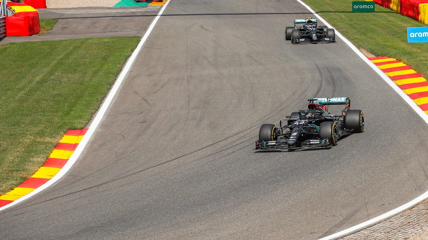 Führungsduo: Hamilton (vorn) und Bottas dominierten das Rennen in Spa.