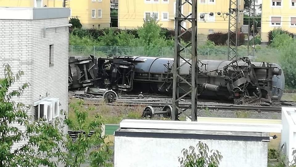 Umgestürzter Kesselwagen im Bahnhof Lahnstein: Verletzt wurde nach ersten Angaben niemand.