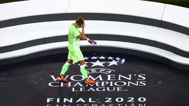 Wolfsburgs Kapitänin Alexandra Popp zeigt sich nach dem Spiel enttäuscht.