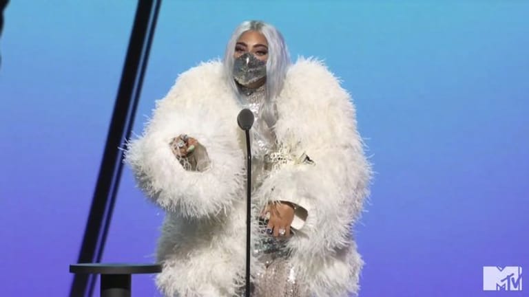 ES war der Abend von Lady Gaga, die mit fünf Awards ausgezeichnet wurde.