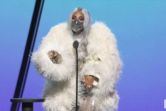 ES war der Abend von Lady Gaga, die mit fünf Awards ausgezeichnet wurde.