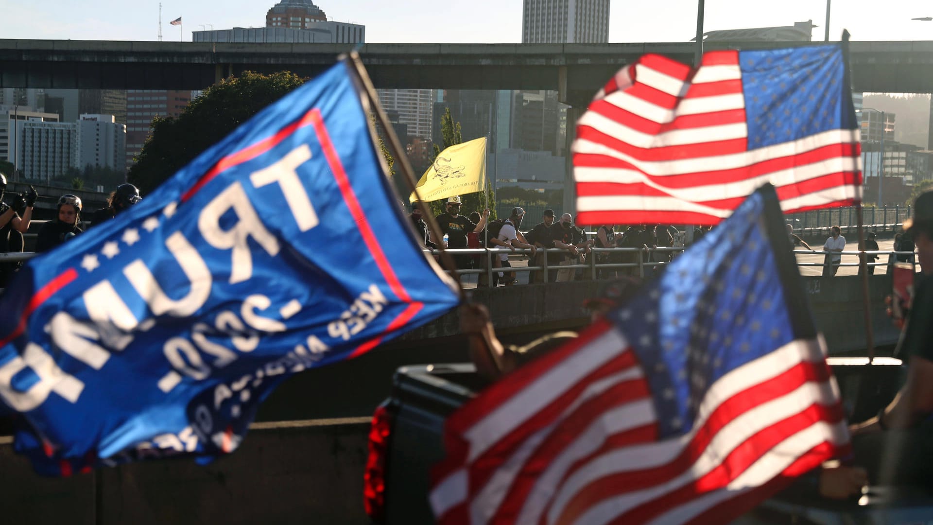Trump-Anhänger demonstrieren in Portland (Oregon): Die Stimmung vor der US-Präsidentschaftswahl heizt sich immer weiter auf.