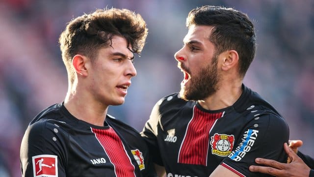 Werden Bayer Leverkusen wohl verlassen: Kai Havertz (l) und Kevin Volland.