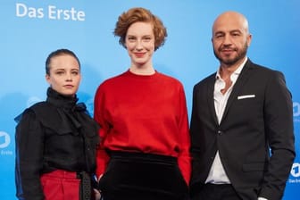 Jasna Fritzi Bauer (l-r), Luise Wolfram und Dar Salim 2019 in Hamburg.