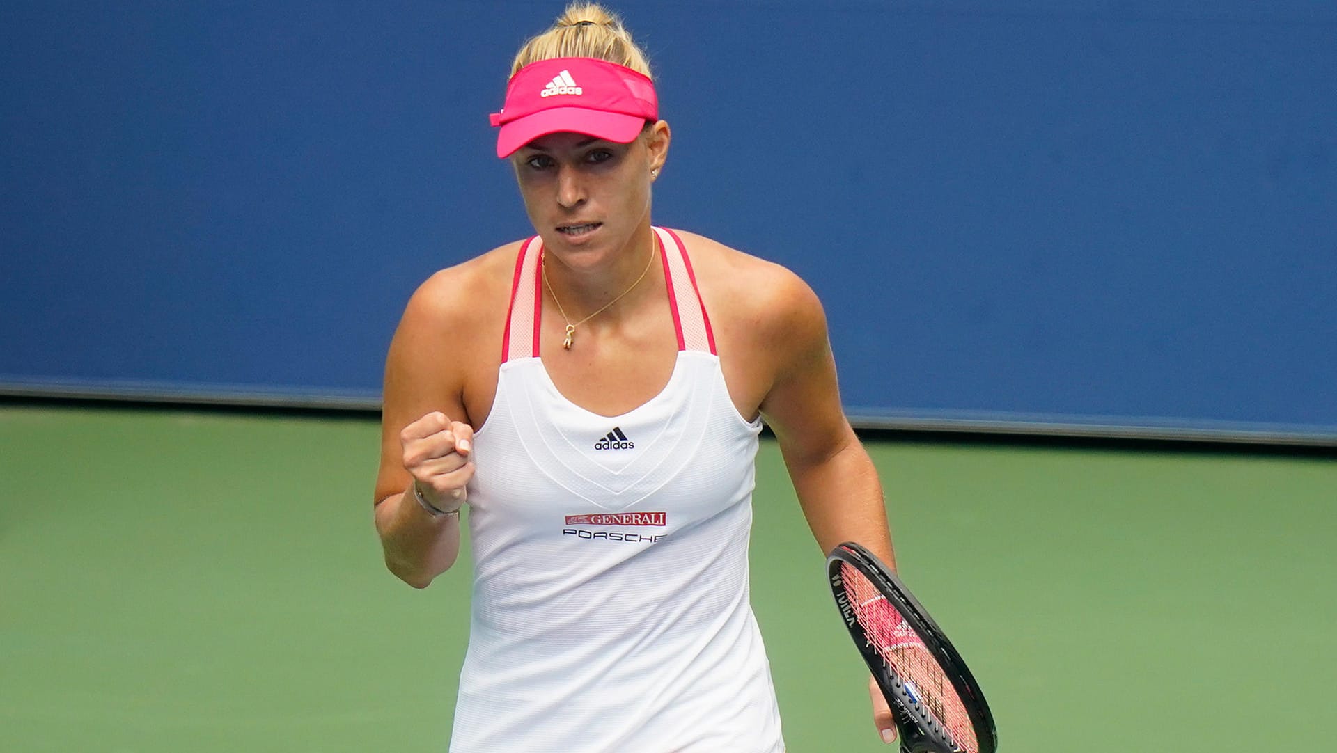 Steht in der zweiten Runde: Angelique Kerber feiert ihren Erfolg zum Auftakt der US Open.