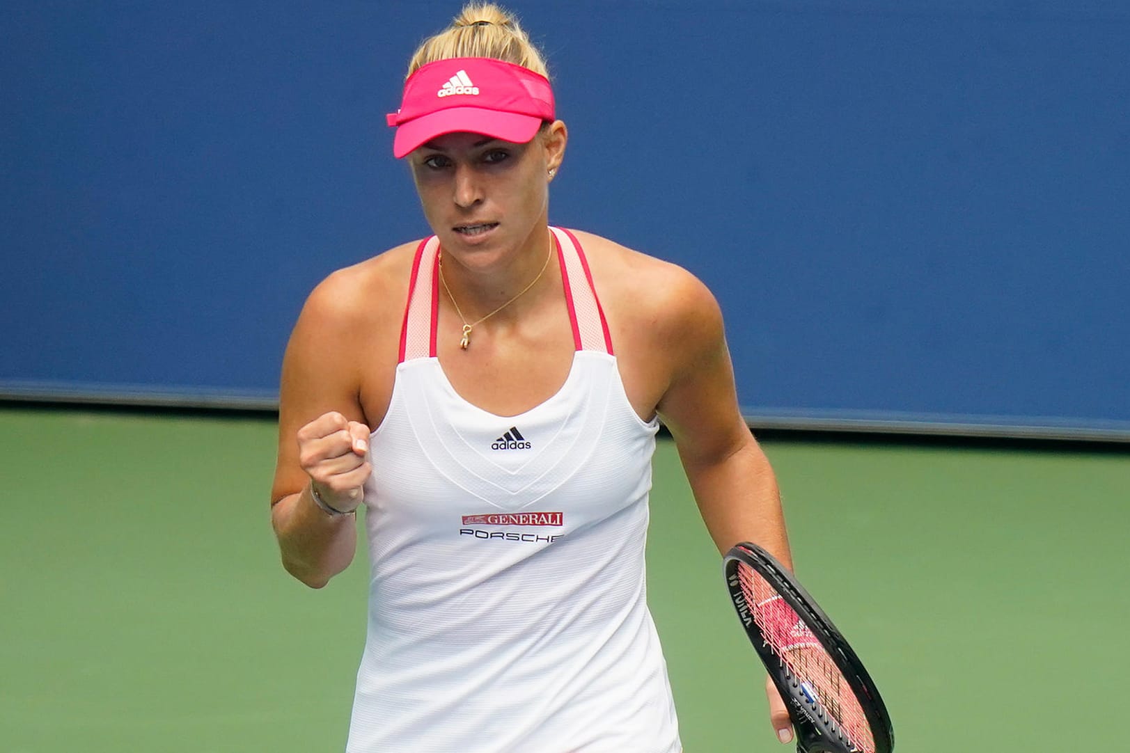 Steht in der zweiten Runde: Angelique Kerber feiert ihren Erfolg zum Auftakt der US Open.