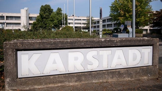 Die Konzernzentrale von Galeria Karstadt Kaufhof in Essen (Archivbild): Beim Gläubigertreffen soll über den Insolvenzplan der Unternehmensführung abgestimmt werden. Die Konzernzentrale von Galeria Karstadt Kaufhof in Essen (Archivbild): Beim Gläubigertreffen soll über den Insolvenzplan der Unternehmensführung abgestimmt werden.
