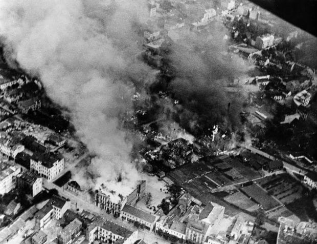 Deutscher Bombenangriff auf Bialystok Anfang September 1939.