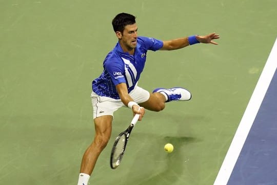 Novak Djokovic hat durch seinen Sieg gegen Damir Dzumhur die zweite Runde erreicht.