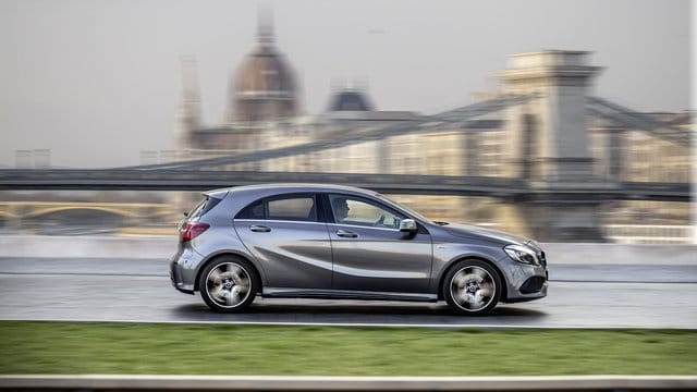 Klassische Kompaktlinie: Die Mercedes A-Klasse (W 176) fährt seit 2012 mit Steilheck vor.