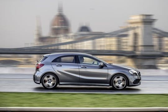 Klassische Kompaktlinie: Die Mercedes A-Klasse (W 176) fährt seit 2012 mit Steilheck vor.