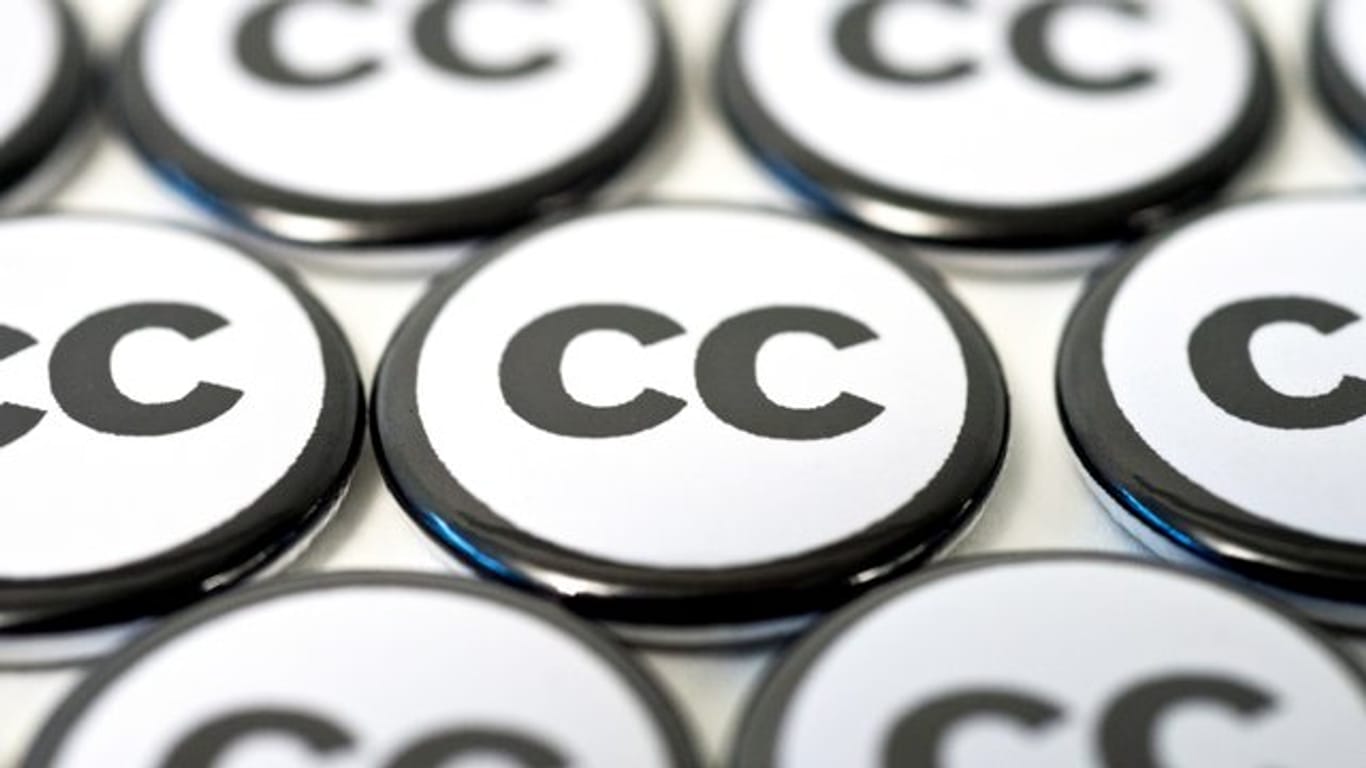 Hinter Creative Commons (CC) stecken Lizenzverträge, die es Urhebern ermöglichen, ihre Werke mit einer pauschalen Erlaubnis freizugeben.
