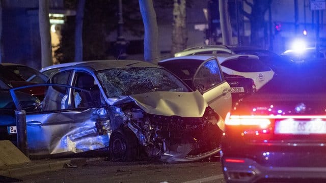 Unfallort an der Kreuzung Kurfürstendamm Cicerostraße Unfallort an der Kreuzung Kurfürstendamm Cicerostraße