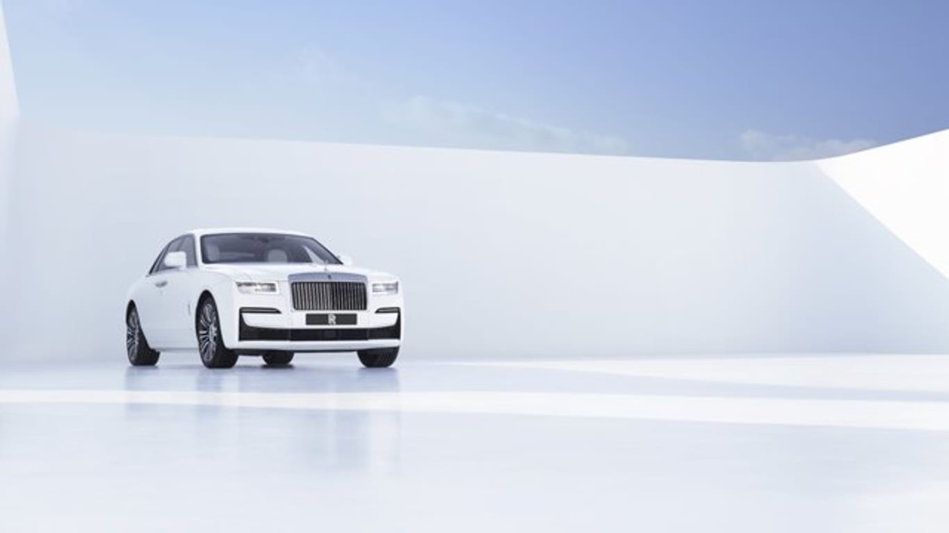 Geist ganz in Weiß: Rolls-Royce hat die zweite Generation seiner Luxuslimousine Ghost enthüllt.