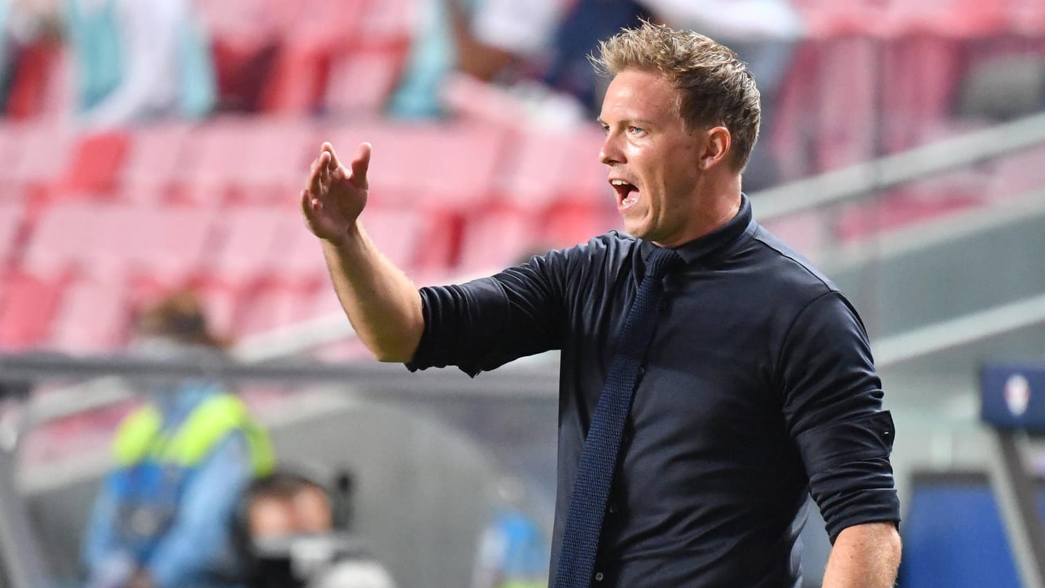 Julian Nagelsmann: Der Trainer der Leipziger kann mit seiner Mannschaft wohl bald wieder vor Publikum spielen. Julian Nagelsmann: Der Trainer der Leipziger kann mit seiner Mannschaft wohl bald wieder vor Publikum spielen.