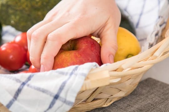 Gerne zugreifen: Ein Apfel ist ein guter Obstsnack für Diabetiker.