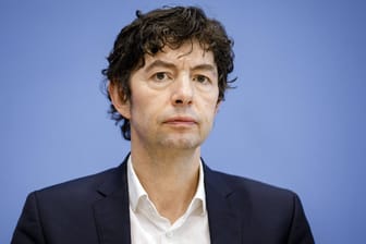 Christian Drosten: Der Direktor am Institut für Virologie der Charité Berlin war mit dem NDR-Podcast in der Sommerpause.