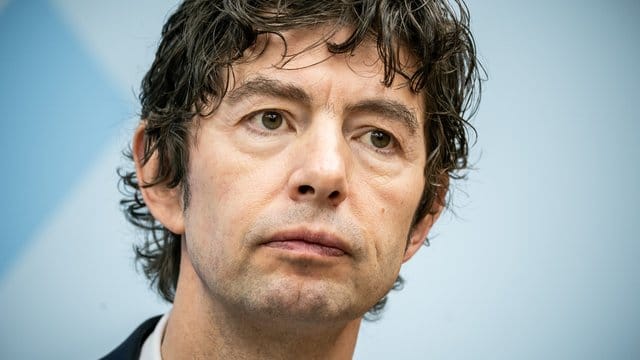 Virologe Christian Drosten meldet sich nach der Sommerpause mit seinem Podcast zurück. Virologe Christian Drosten meldet sich nach der Sommerpause mit seinem Podcast zurück.