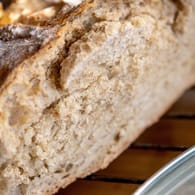 Fein gemahlenes Brot: Volkornbrot muss innen nicht körnig sein.