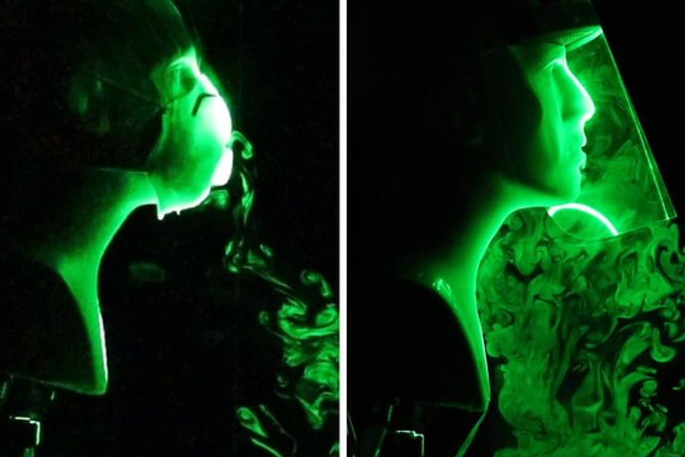 Die Bildkombo zeigt einen wissenschaftlichen Versuch, bei dem die Strömung künstlich hergestellter Atem-Tröpfchen beim Tragen einer N-95-Gesichtsmaske mit Ausatemventil (l) und einem Gesichtsschild (r) simuliert wird.