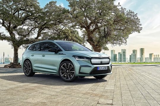 Skodas Stromer: Die Tschechen wollen das elektrische SUV Enyaq iV mit Reichweiten von bis zu über 500 Kilometer auf die Straße bringen.