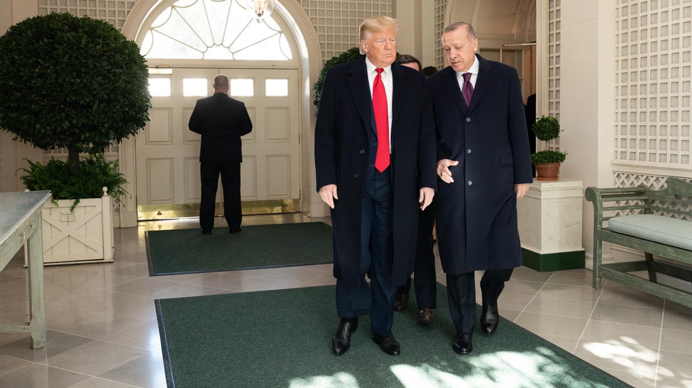Der türkische Präsident Erdogan zu Besucht bei US-Präsident Trump in Washington: Zum Ärger der Türkei heben die USA ein Waffenembargo gegen Zypern auf.