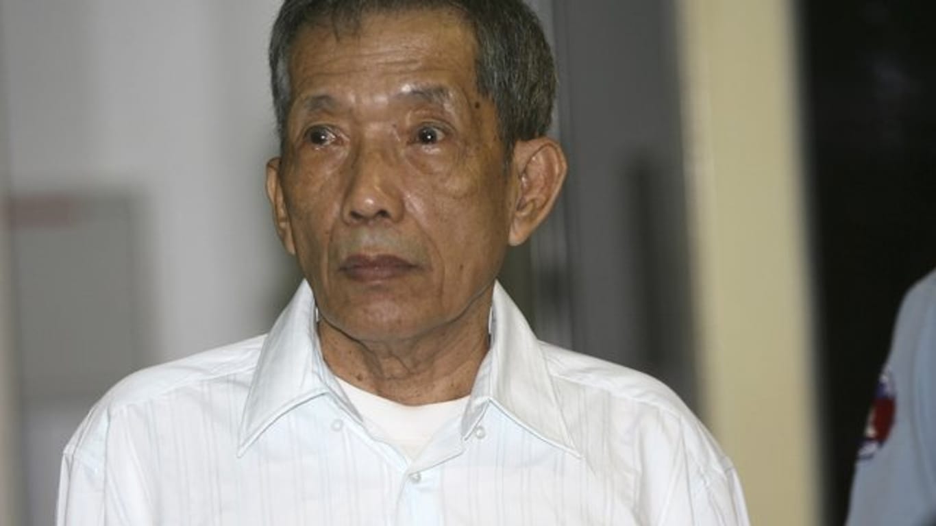 Kaing Guek Eav, alias Duch, ehemaliger Gefängnischef der Roten Khmer, sitzt im März 2009 in einem von den Vereinten Nationen (UN) unterstützten Tribunal.