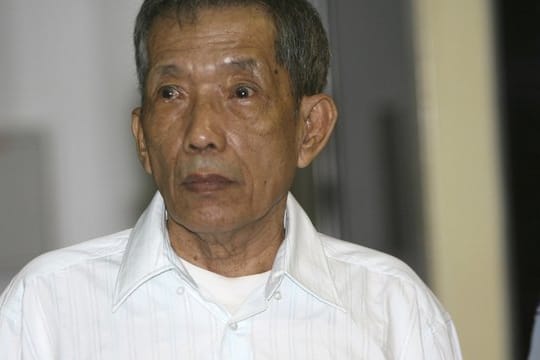 Kaing Guek Eav, alias Duch, ehemaliger Gefängnischef der Roten Khmer, sitzt im März 2009 in einem von den Vereinten Nationen (UN) unterstützten Tribunal.